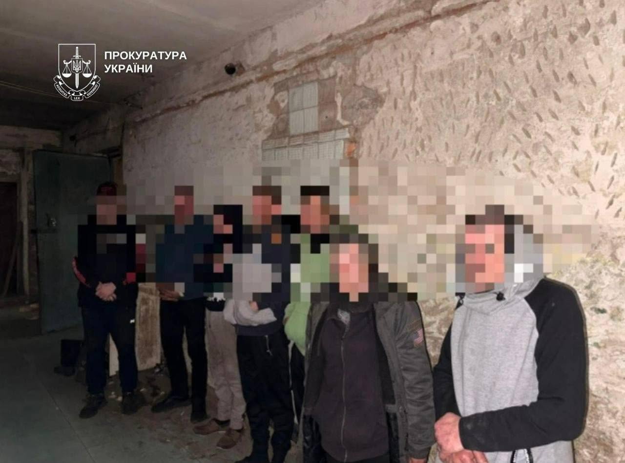 4 7Банер Інформаційний матеріал Держпраці У Києві викрили чотирьох осіб, які організували незаконне утримання громадян у трудовому рабстві